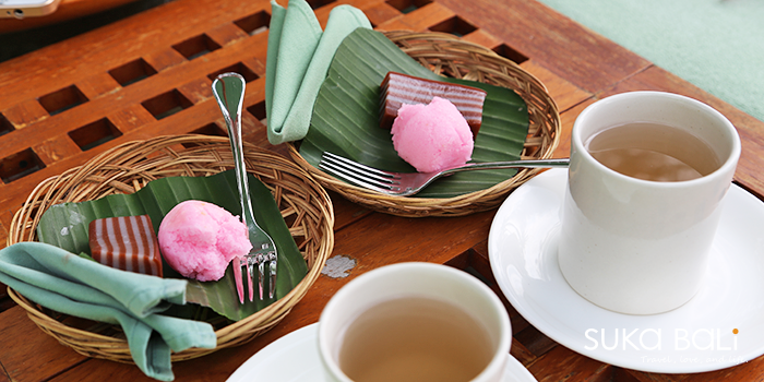 泳池畔的傳統下午茶