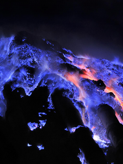 罕見視覺震撼!東爪哇秘境:宜珍火山神秘藍火焰冒險